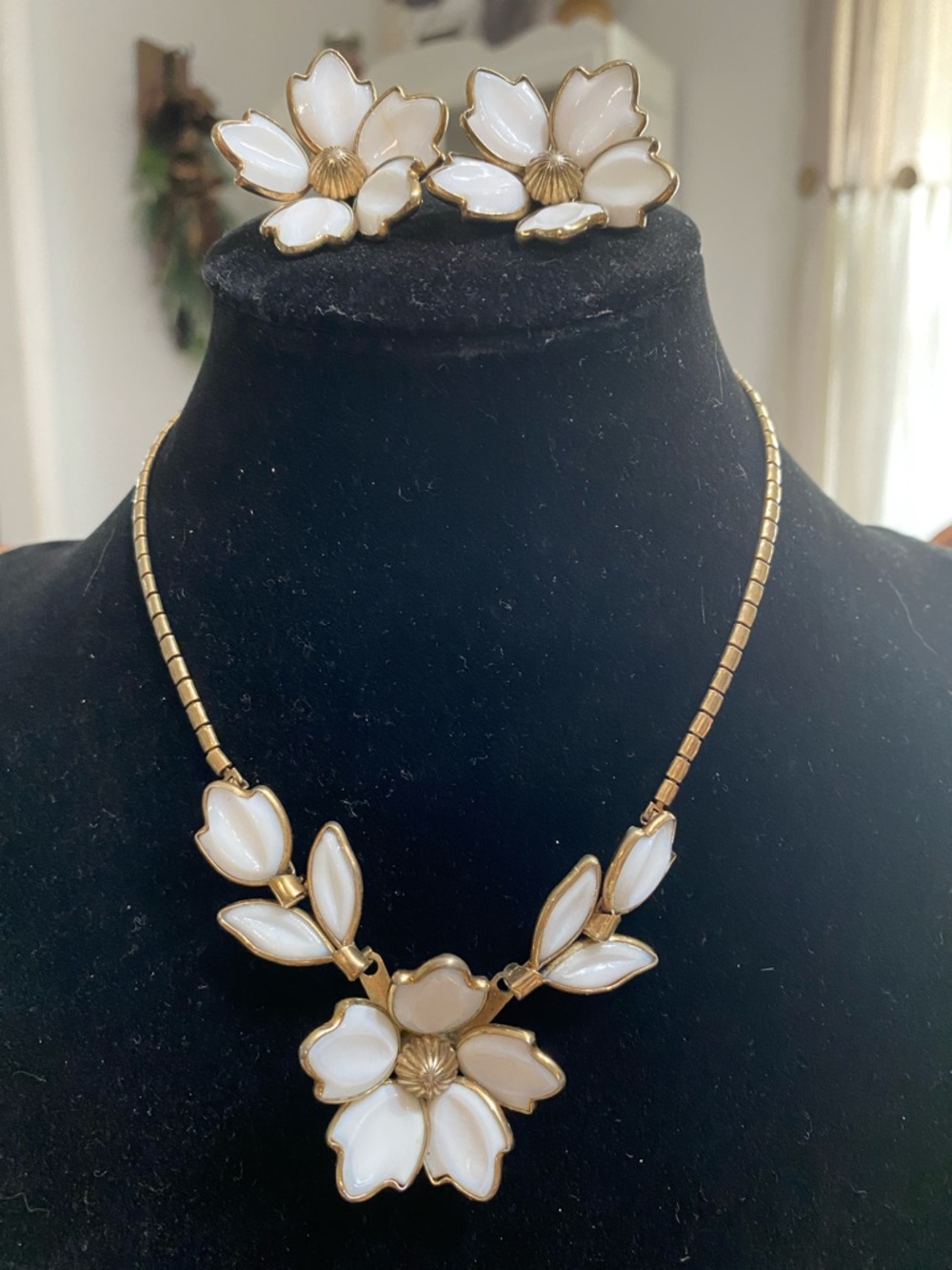 Antique Crown Trifari 12KGF Necklace and Earring Set